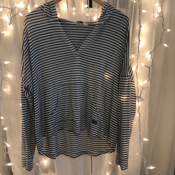 Roxy V Neck hoodie - Picture 2 of 3